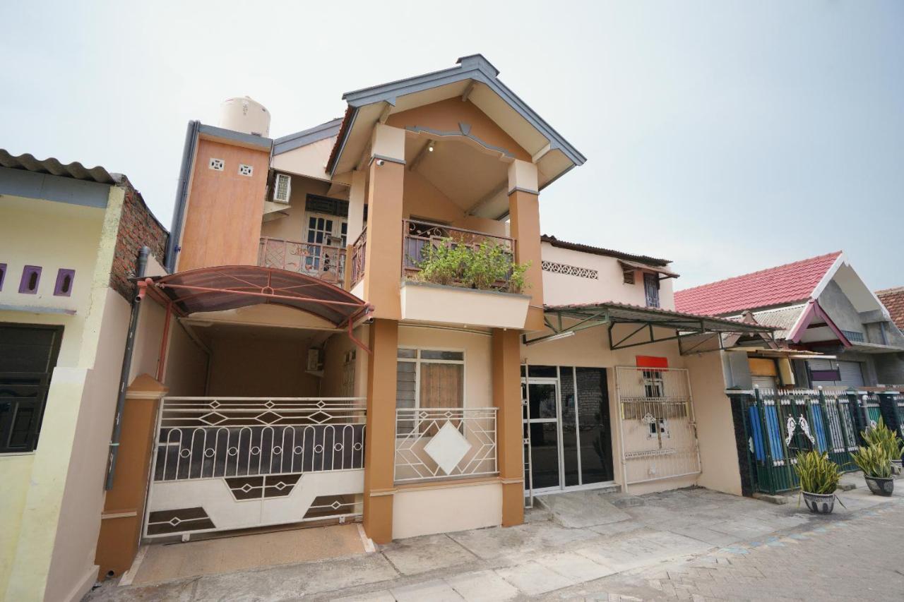 Oyo 2656 Az Zahra Residence Syariah Surabaia Exterior foto