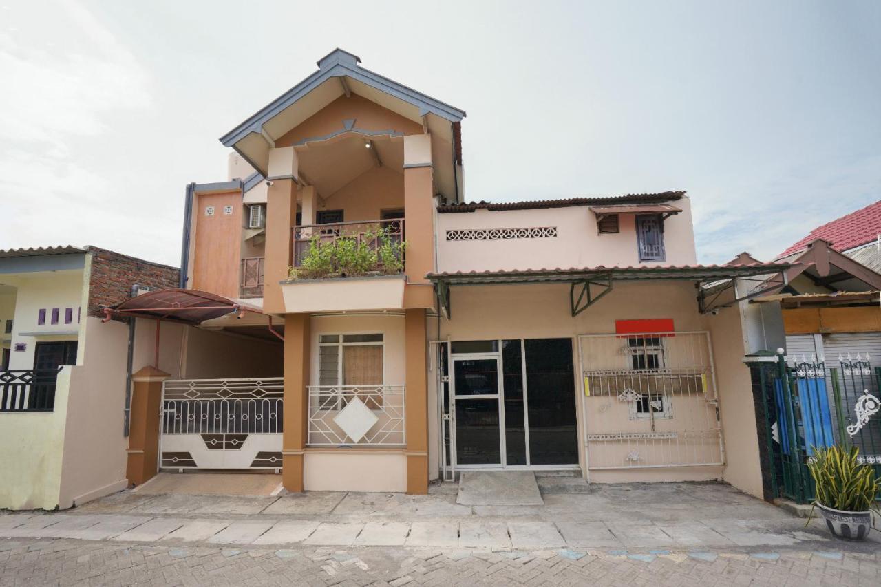 Oyo 2656 Az Zahra Residence Syariah Surabaia Exterior foto