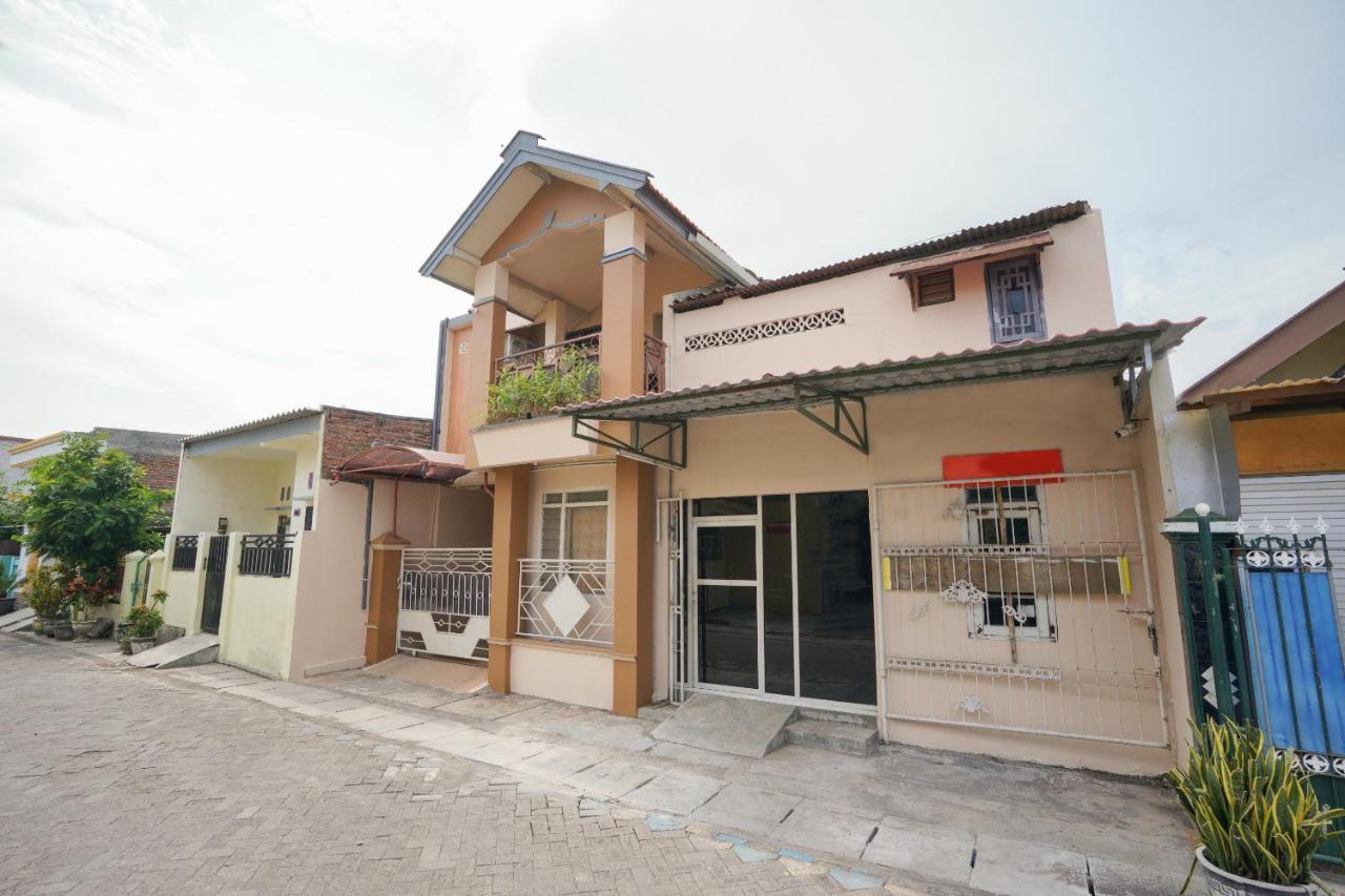 Oyo 2656 Az Zahra Residence Syariah Surabaia Exterior foto